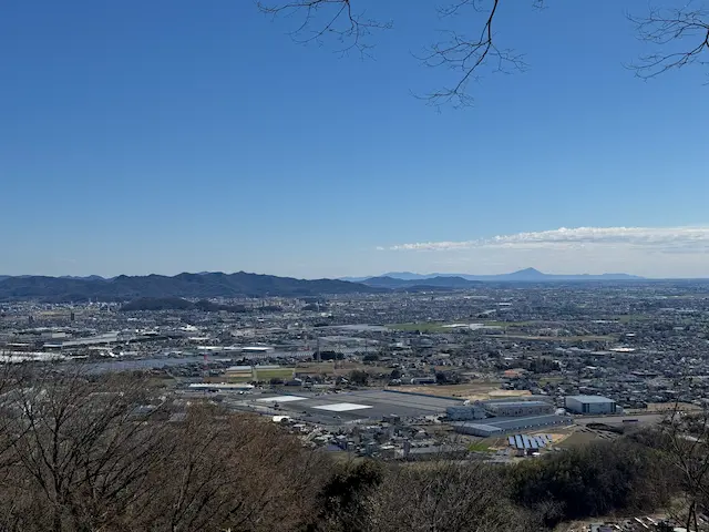 太田金山から東方面・筑波山を望む