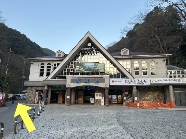 東京都八王子市高尾山のケーブルカー駅の写真・6号路の入口