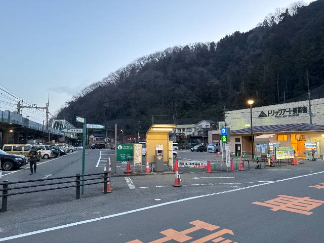 高尾山口駅前の市営高尾山麓有料駐車場