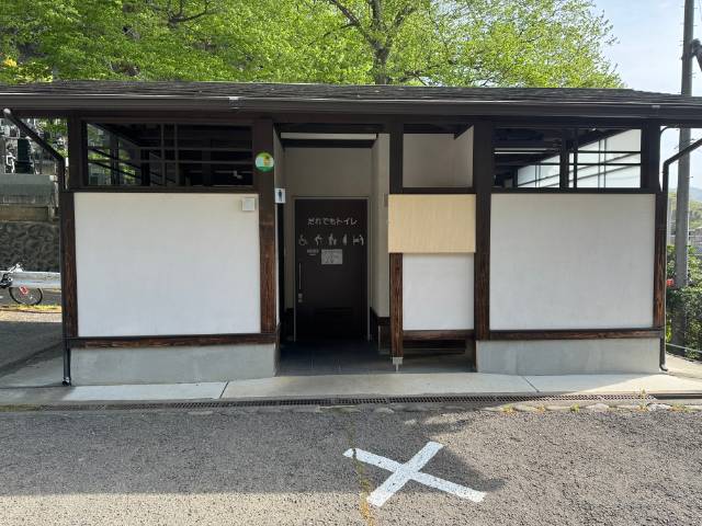 群馬県桐生市吾妻山吾妻公園駐車場のトイレ