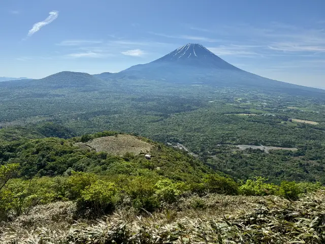 竜ヶ岳山頂から下りの景色