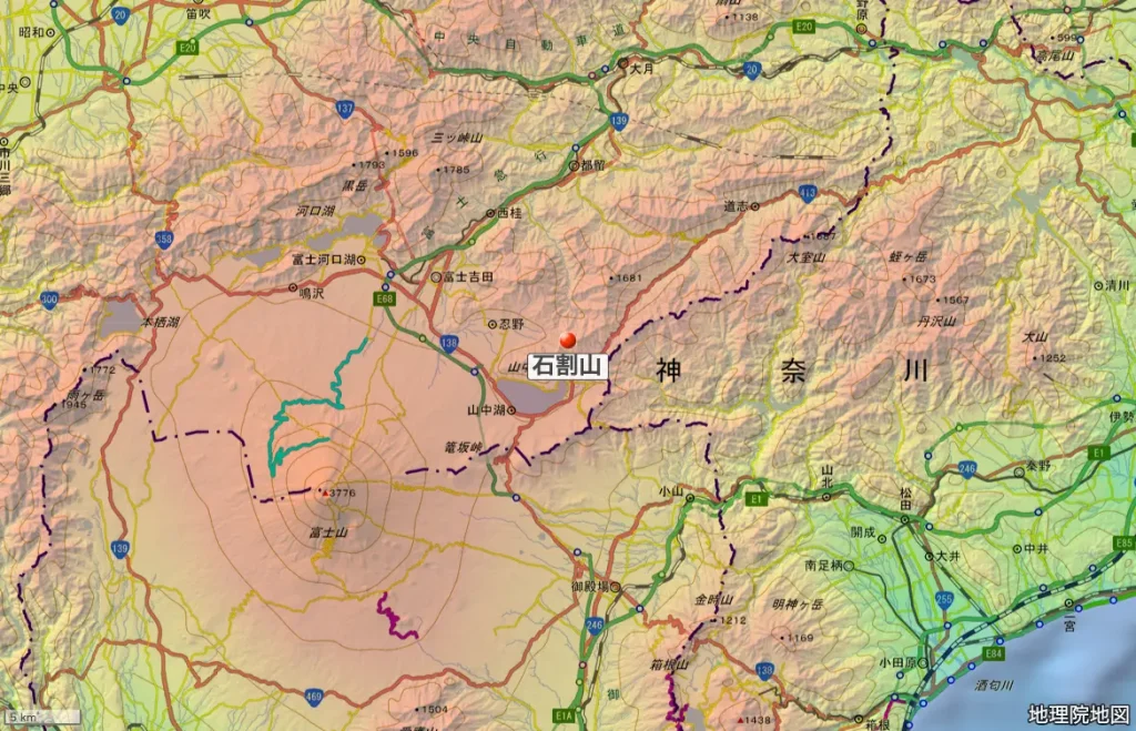 山梨県石割山の位置